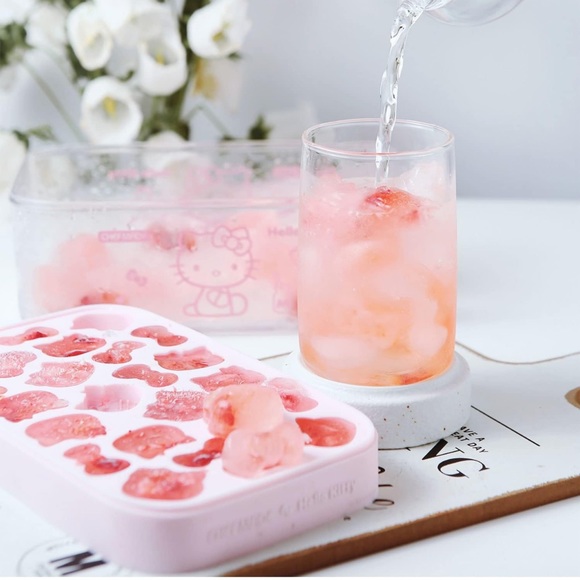 RARE SOLD OUT! HELLO KITTY 💕 ChefMade Ice Cubes & Storage - Picture 2 of 6